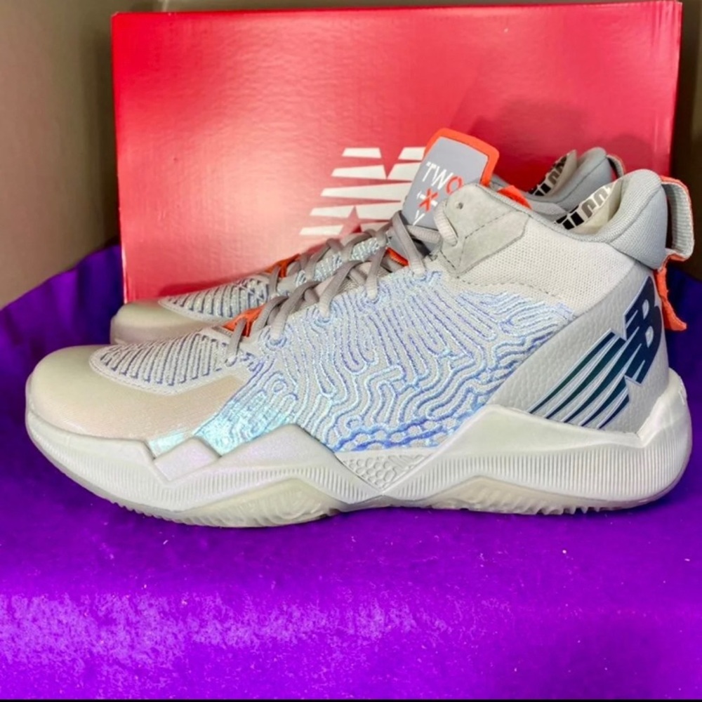 New Balance Two Wxy Iridescent Grey Silver BB2WXYCS Men's Size 10 NIB Basketball